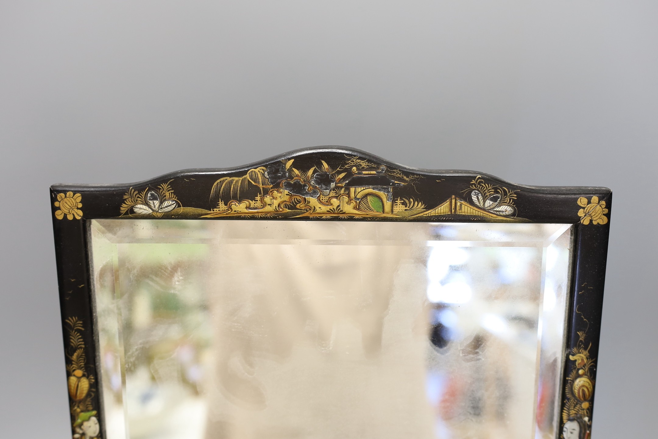 A 1920s chinoiserie japanned dressing easel mirror, 41.5x31cm